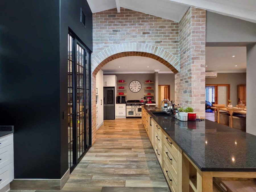 7 Bedroom Property for Sale in Durbanville Western Cape